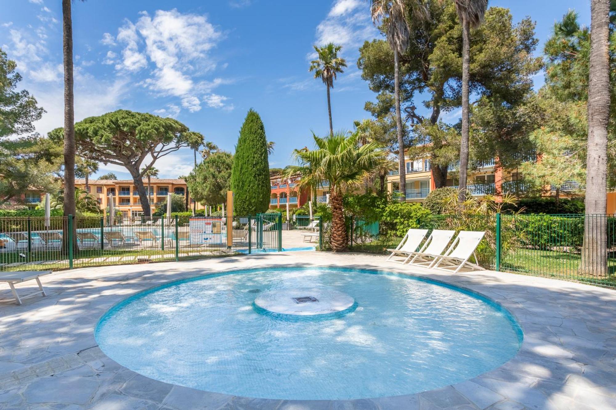 Residence Pierre & Vacances La Pinede Йер Экстерьер фото